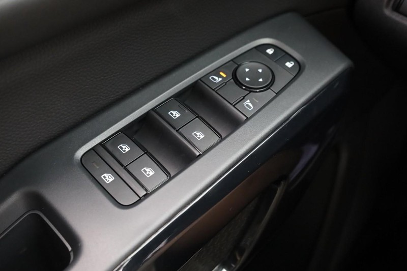 Nissan Pathfinder Vehicle Image 18