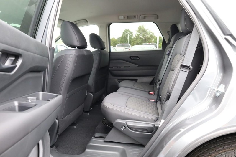Nissan Pathfinder Vehicle Image 21