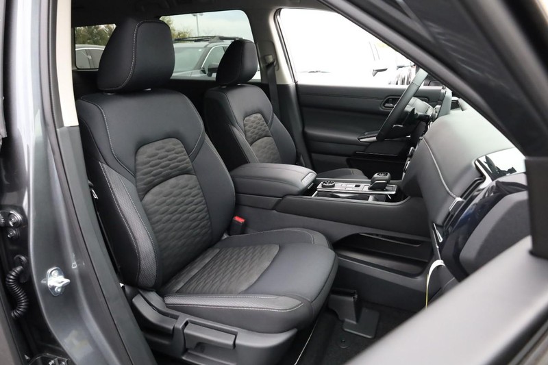 Nissan Pathfinder Vehicle Image 26