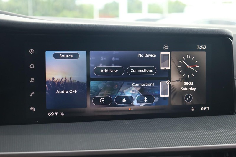 Nissan Murano Vehicle Image 11