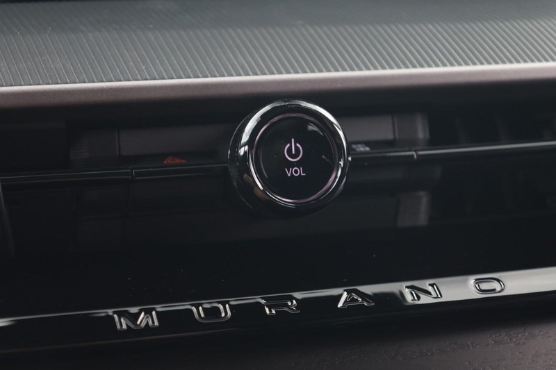 Nissan Murano Vehicle Image 13