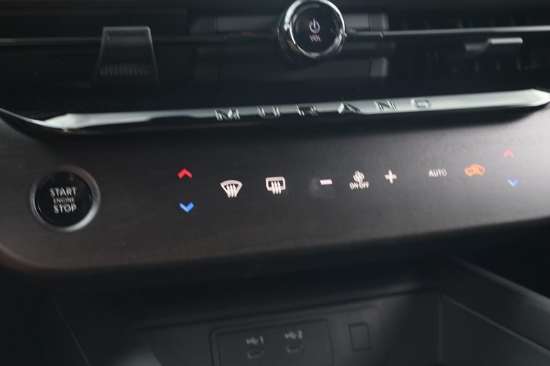 Nissan Murano Vehicle Image 14