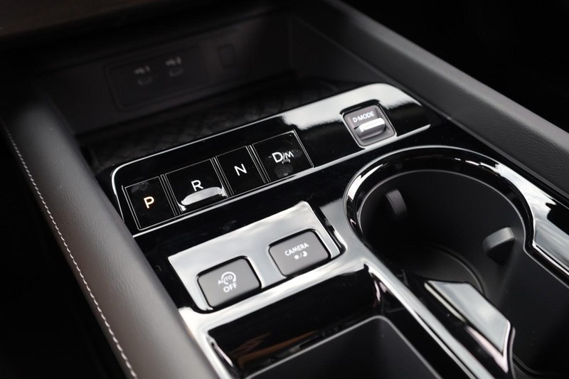 Nissan Murano Vehicle Image 16