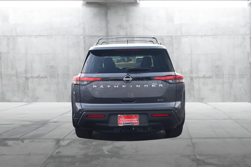 Nissan Pathfinder Vehicle Image 06