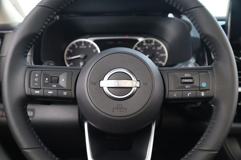 Nissan Pathfinder Vehicle Image 14