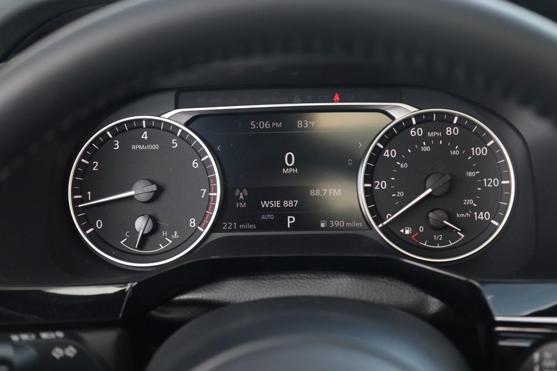 Nissan Pathfinder Vehicle Image 15