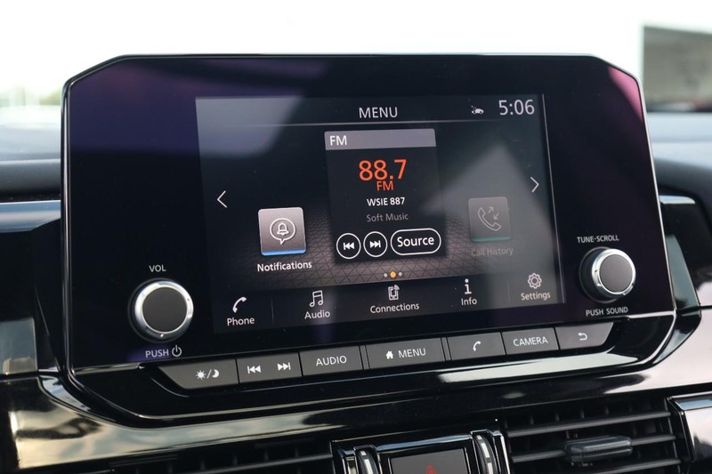 Nissan Pathfinder Vehicle Image 16