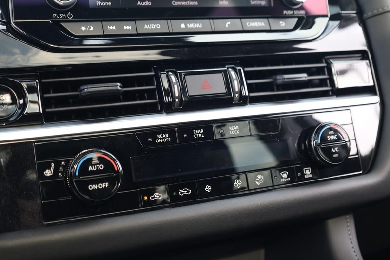 Nissan Pathfinder Vehicle Image 18