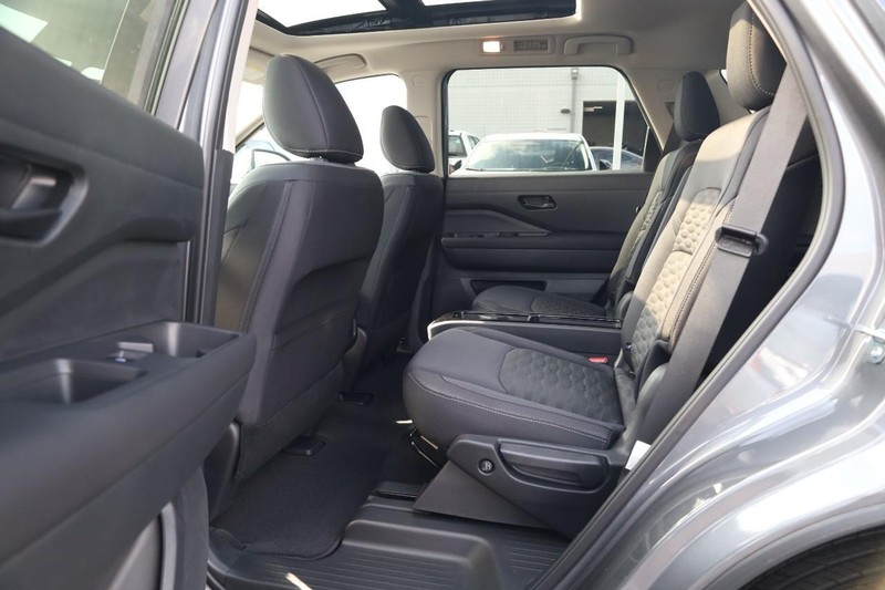 Nissan Pathfinder Vehicle Image 25