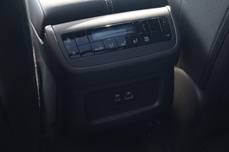 Nissan Pathfinder Vehicle Image 26