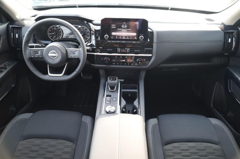 Nissan Pathfinder Vehicle Image 27