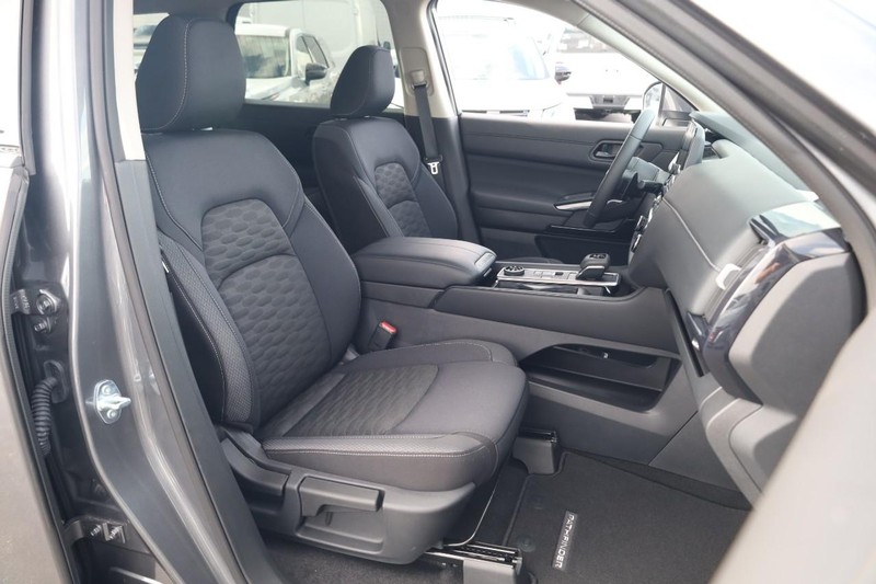 Nissan Pathfinder Vehicle Image 30