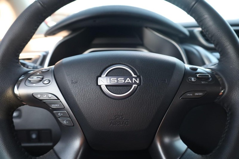 Nissan Murano Vehicle Image 09