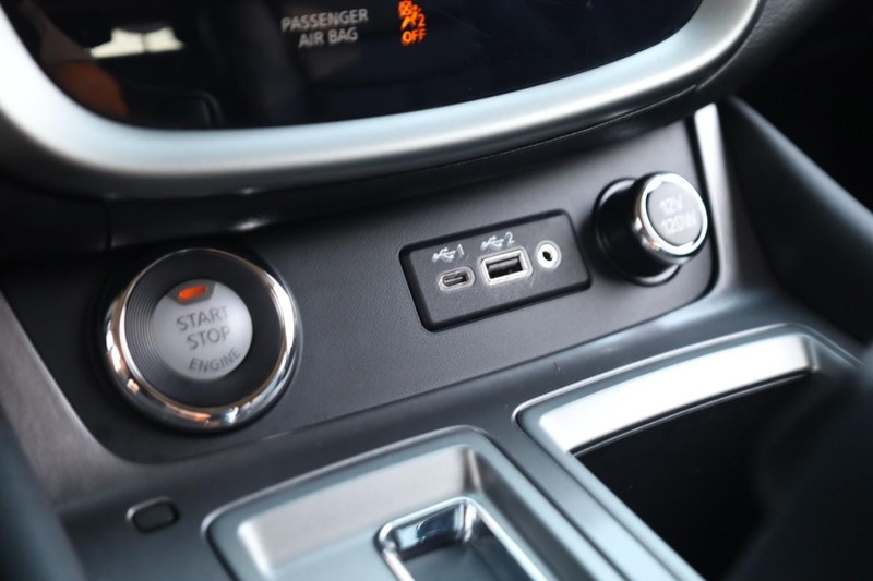 Nissan Murano Vehicle Image 14