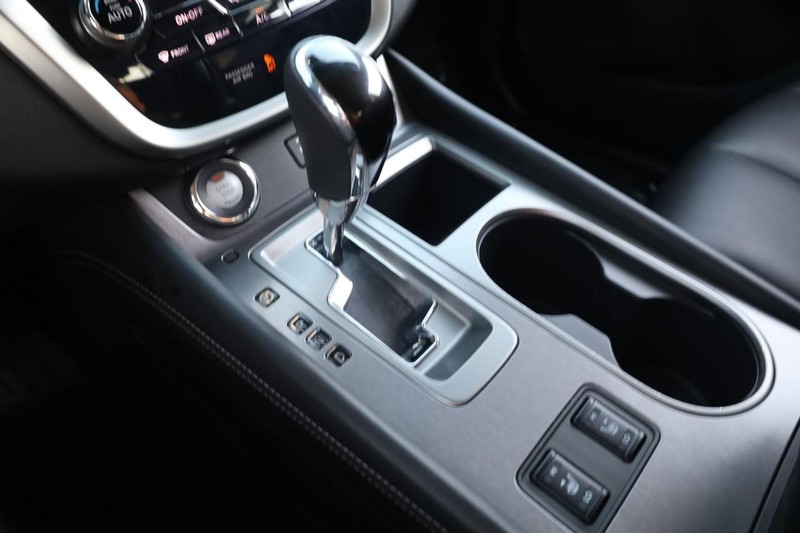 Nissan Murano Vehicle Image 15