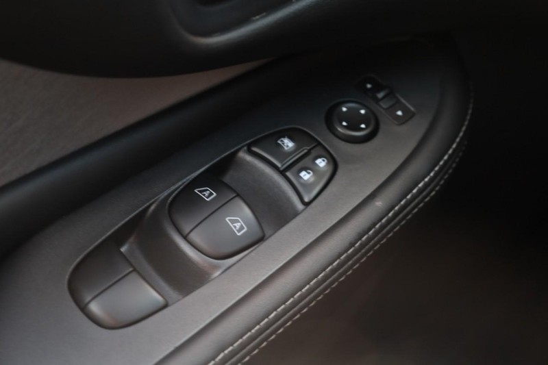 Nissan Murano Vehicle Image 17