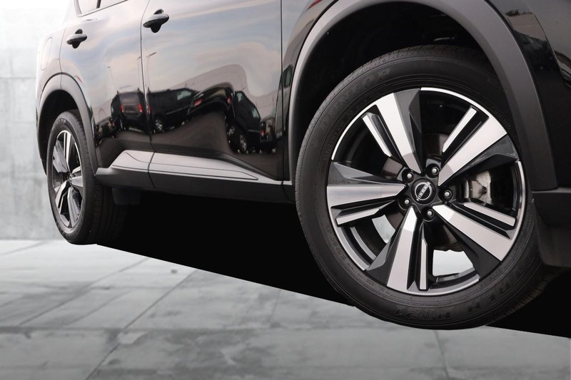 Nissan Rogue Vehicle Image 03