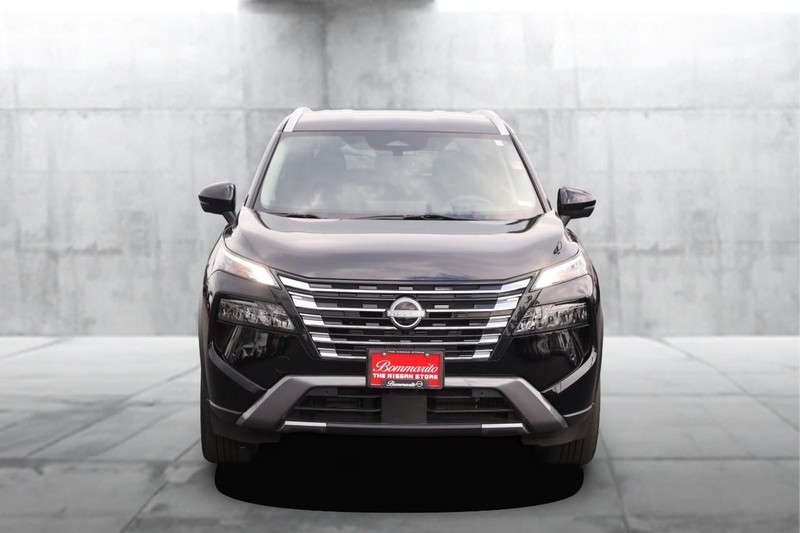 Nissan Rogue Vehicle Image 04