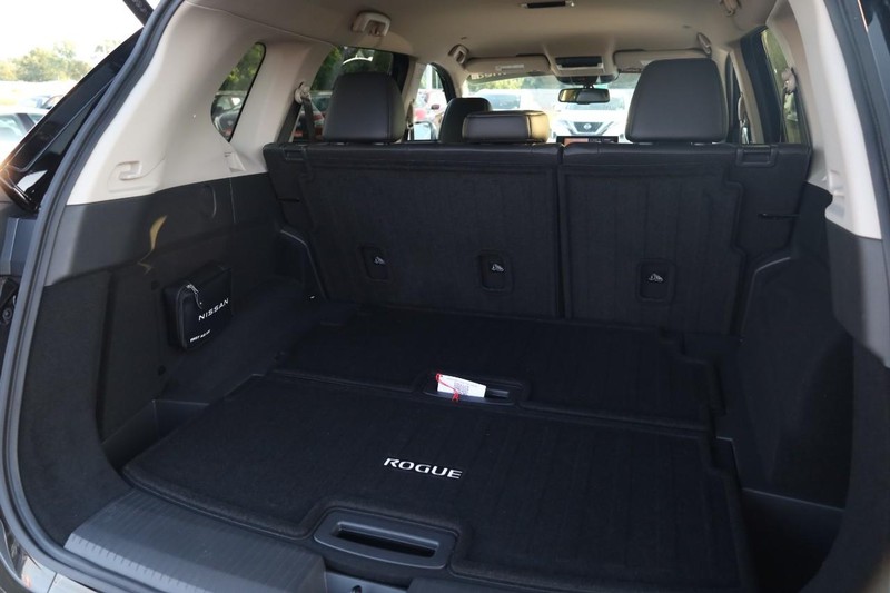 Nissan Rogue Vehicle Image 07