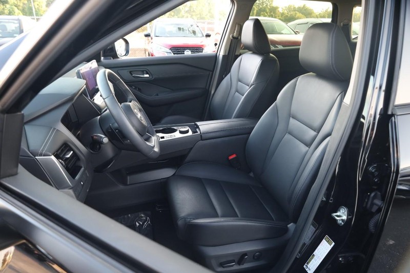 Nissan Rogue Vehicle Image 08