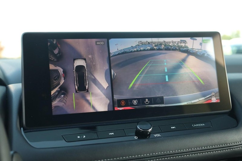 Nissan Rogue Vehicle Image 13