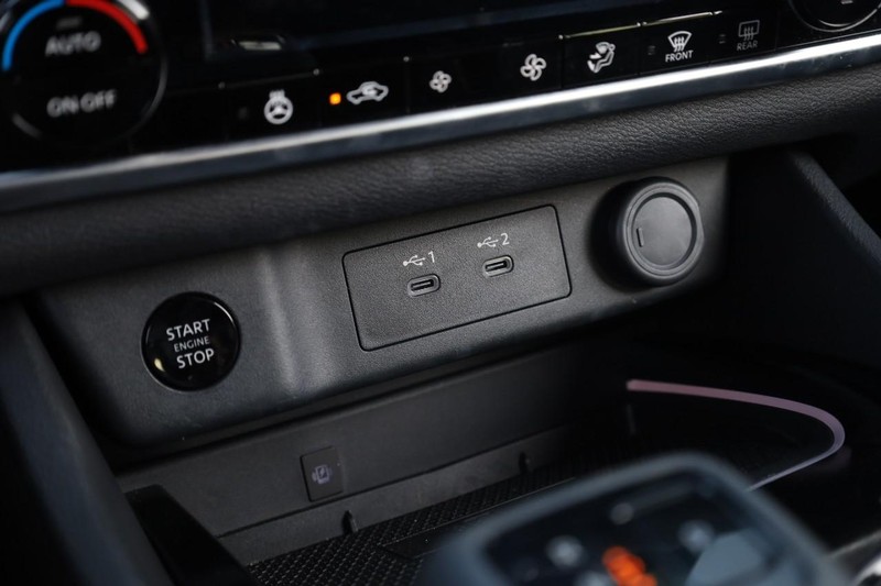 Nissan Rogue Vehicle Image 15