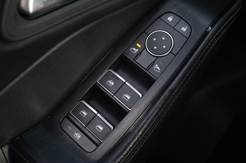 Nissan Rogue Vehicle Image 18