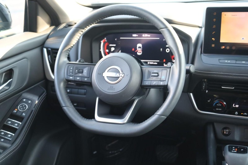 Nissan Rogue Vehicle Image 24