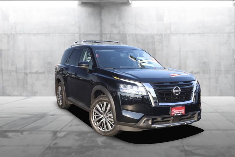 Nissan Pathfinder Vehicle Image 02