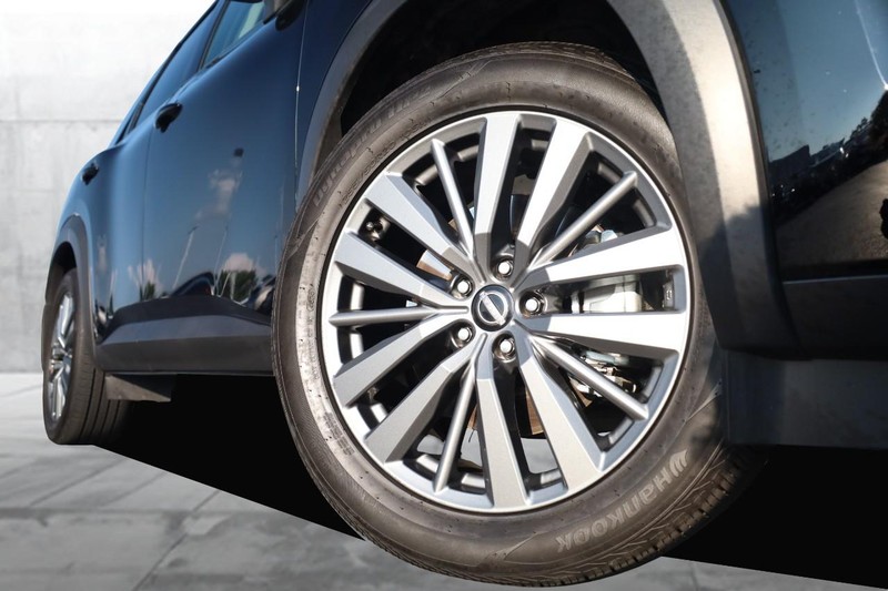 Nissan Pathfinder Vehicle Image 03
