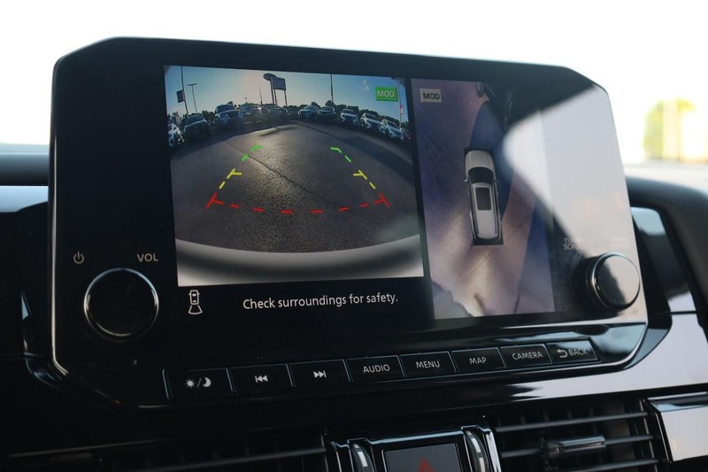 Nissan Pathfinder Vehicle Image 17
