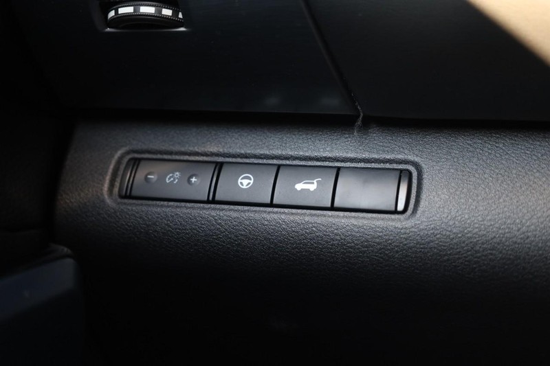 Nissan Pathfinder Vehicle Image 23