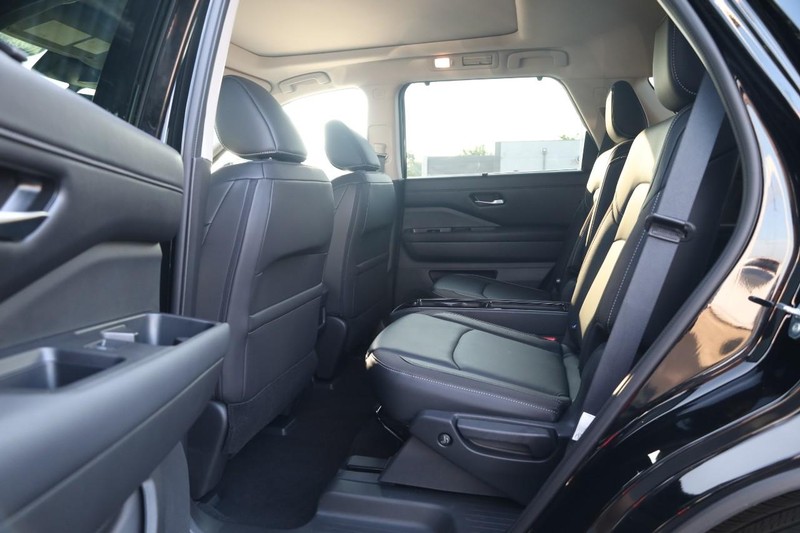 Nissan Pathfinder Vehicle Image 25
