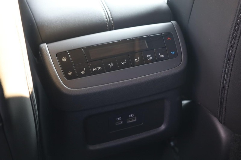 Nissan Pathfinder Vehicle Image 26