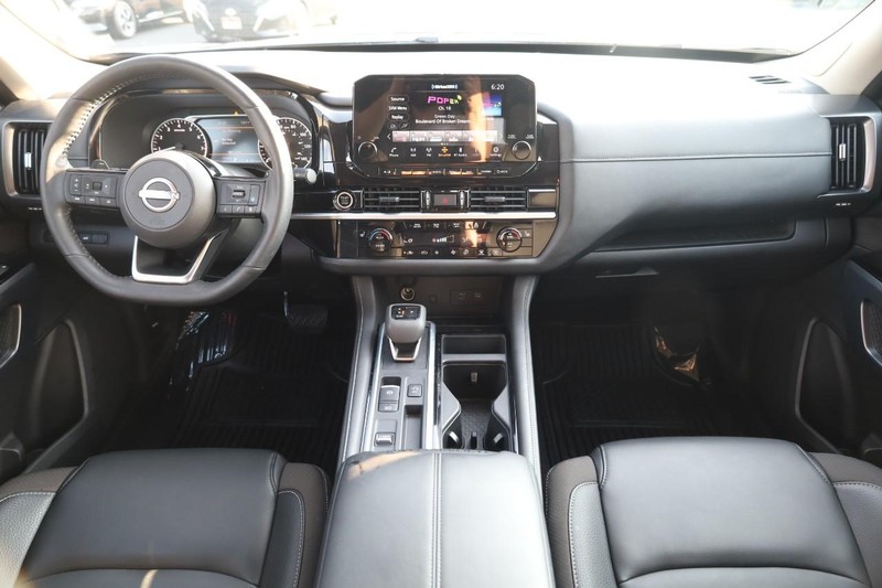 Nissan Pathfinder Vehicle Image 27