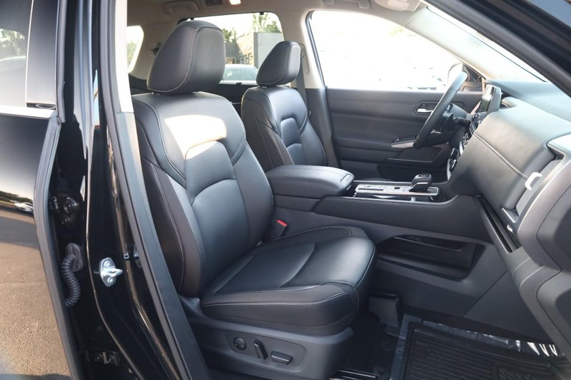 Nissan Pathfinder Vehicle Image 31