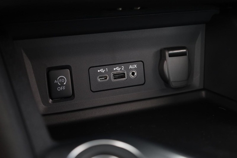 Nissan Sentra Vehicle Image 15