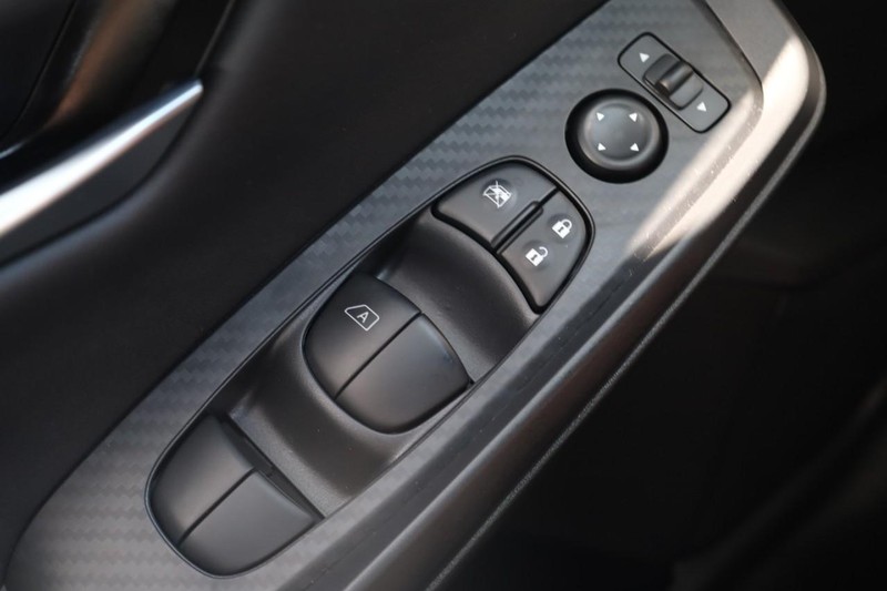 Nissan Sentra Vehicle Image 18