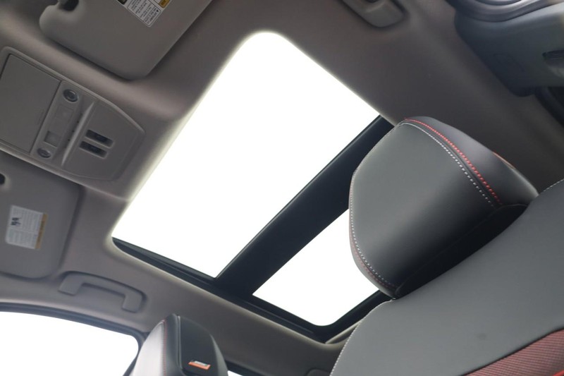 Nissan Kicks Vehicle Image 08