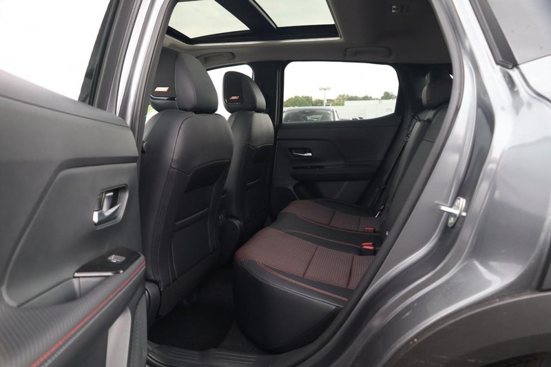 Nissan Kicks Vehicle Image 23