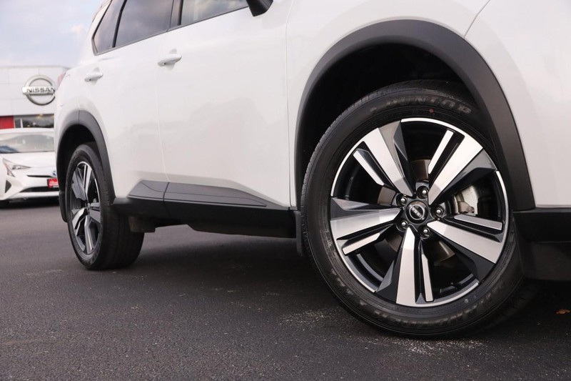Nissan Rogue Vehicle Image 03