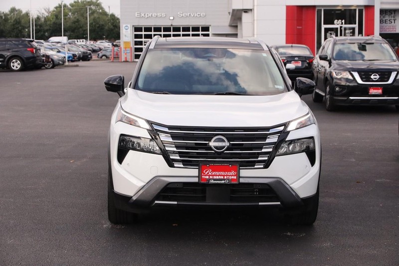 Nissan Rogue Vehicle Image 04