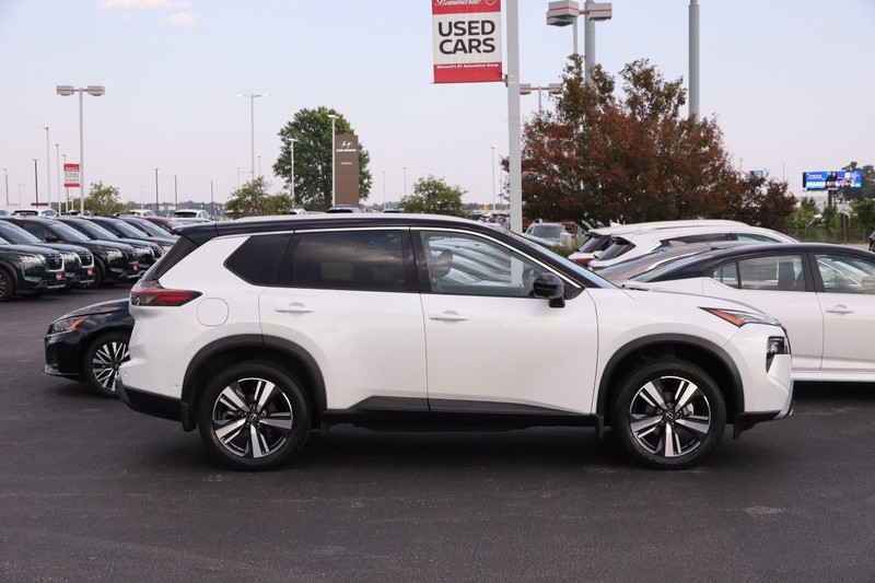 Nissan Rogue Vehicle Image 05