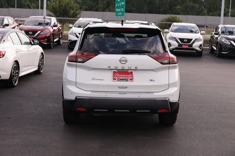 Nissan Rogue Vehicle Image 06