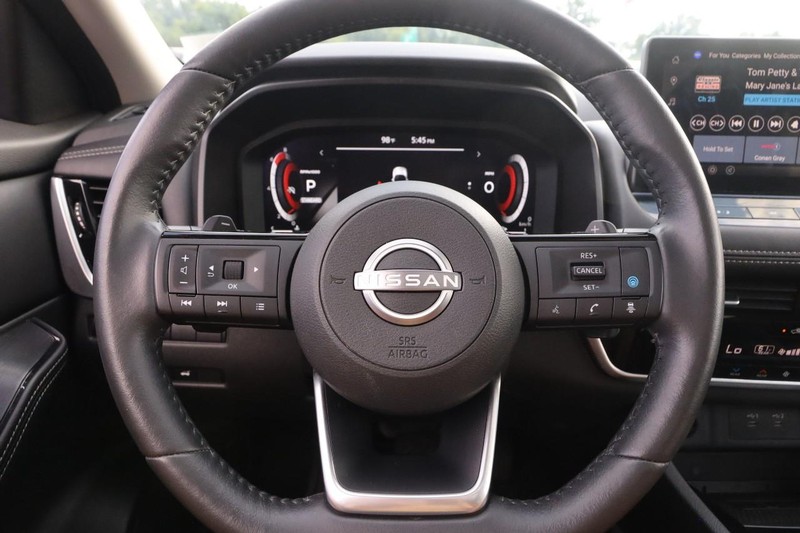 Nissan Rogue Vehicle Image 12