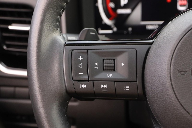 Nissan Rogue Vehicle Image 13