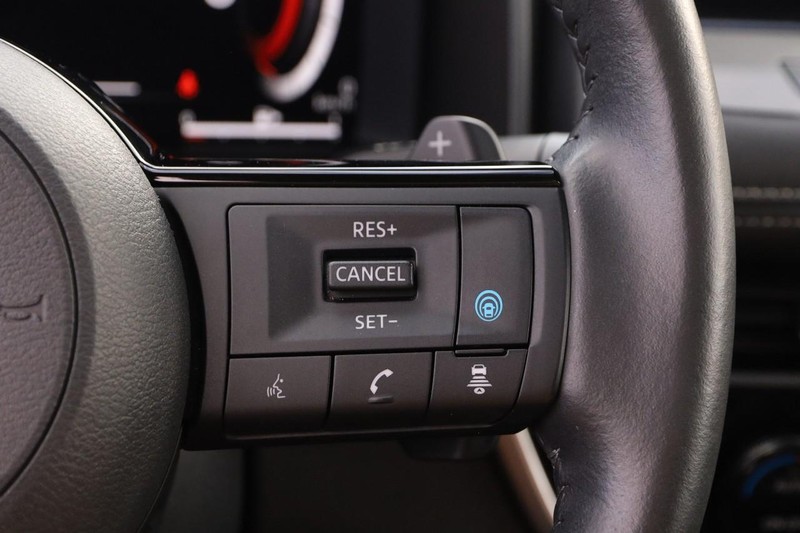 Nissan Rogue Vehicle Image 14