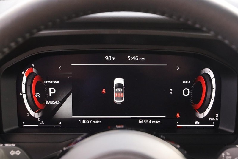 Nissan Rogue Vehicle Image 15