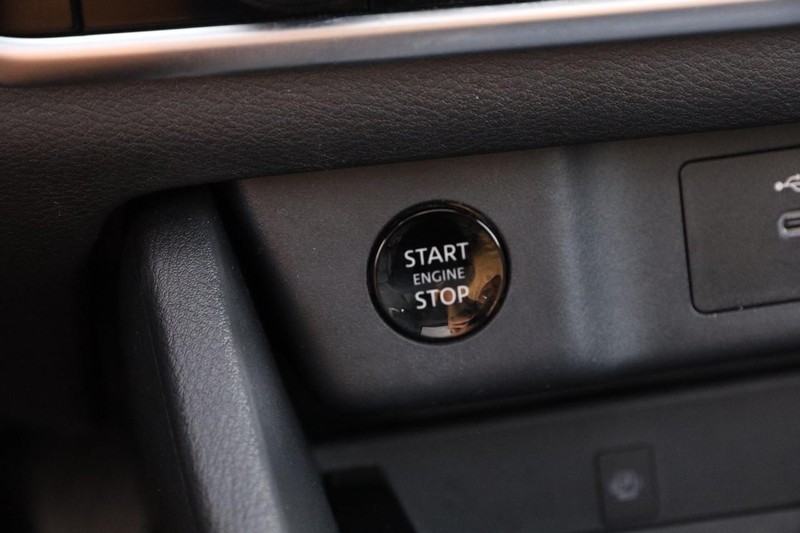Nissan Rogue Vehicle Image 16