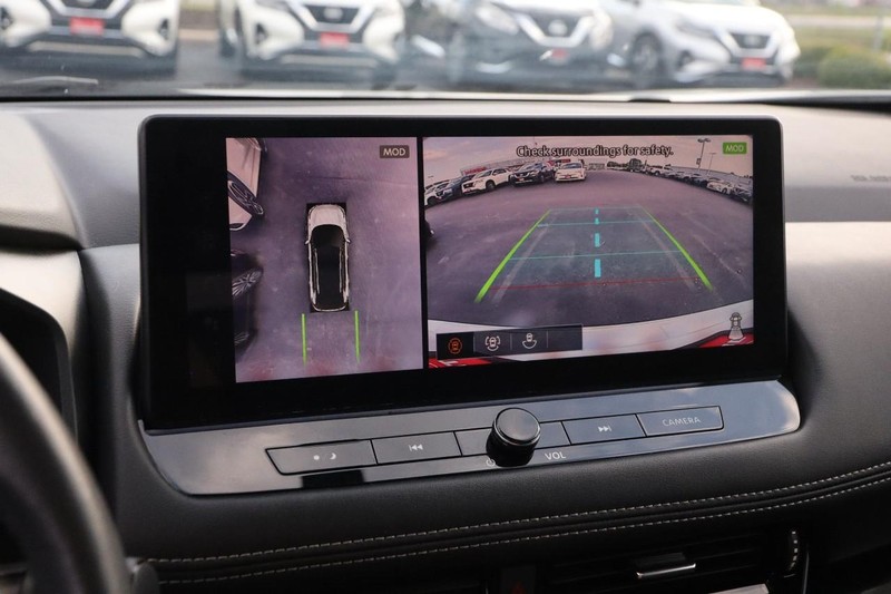 Nissan Rogue Vehicle Image 18